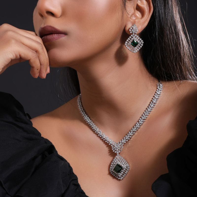 Opulent Dawn Necklace Set