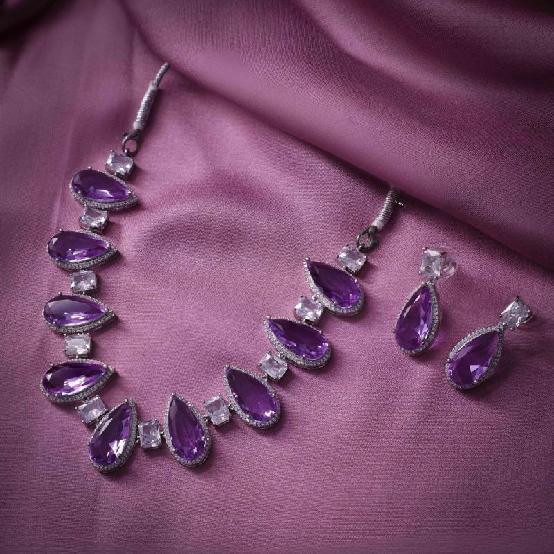 Subtle Petals Necklace Set