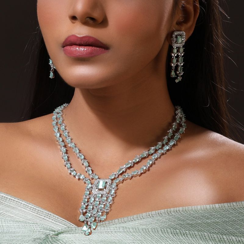 Shimmering Snowdrops Necklace Set