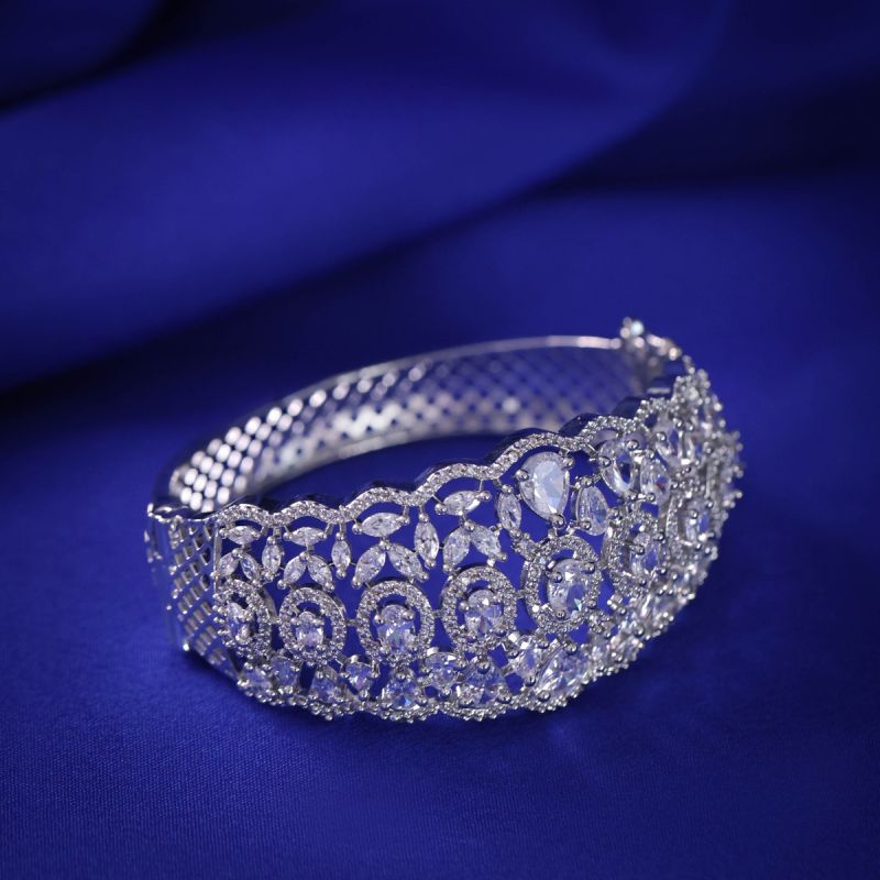 Gleaming Leaves Bracelet