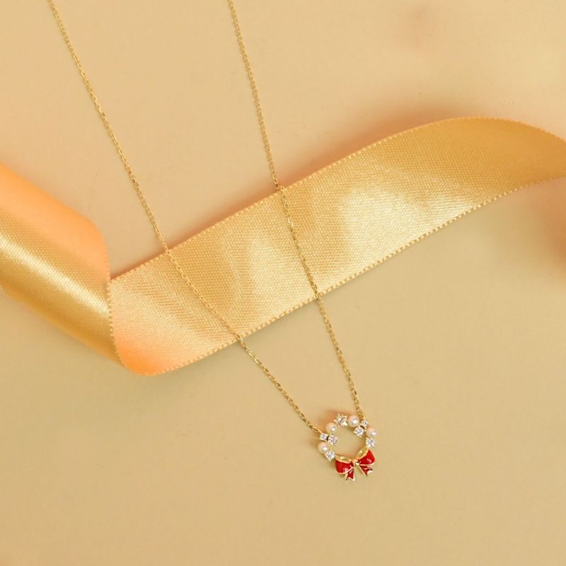 Wreath of Cheer Silver Chain Pendant